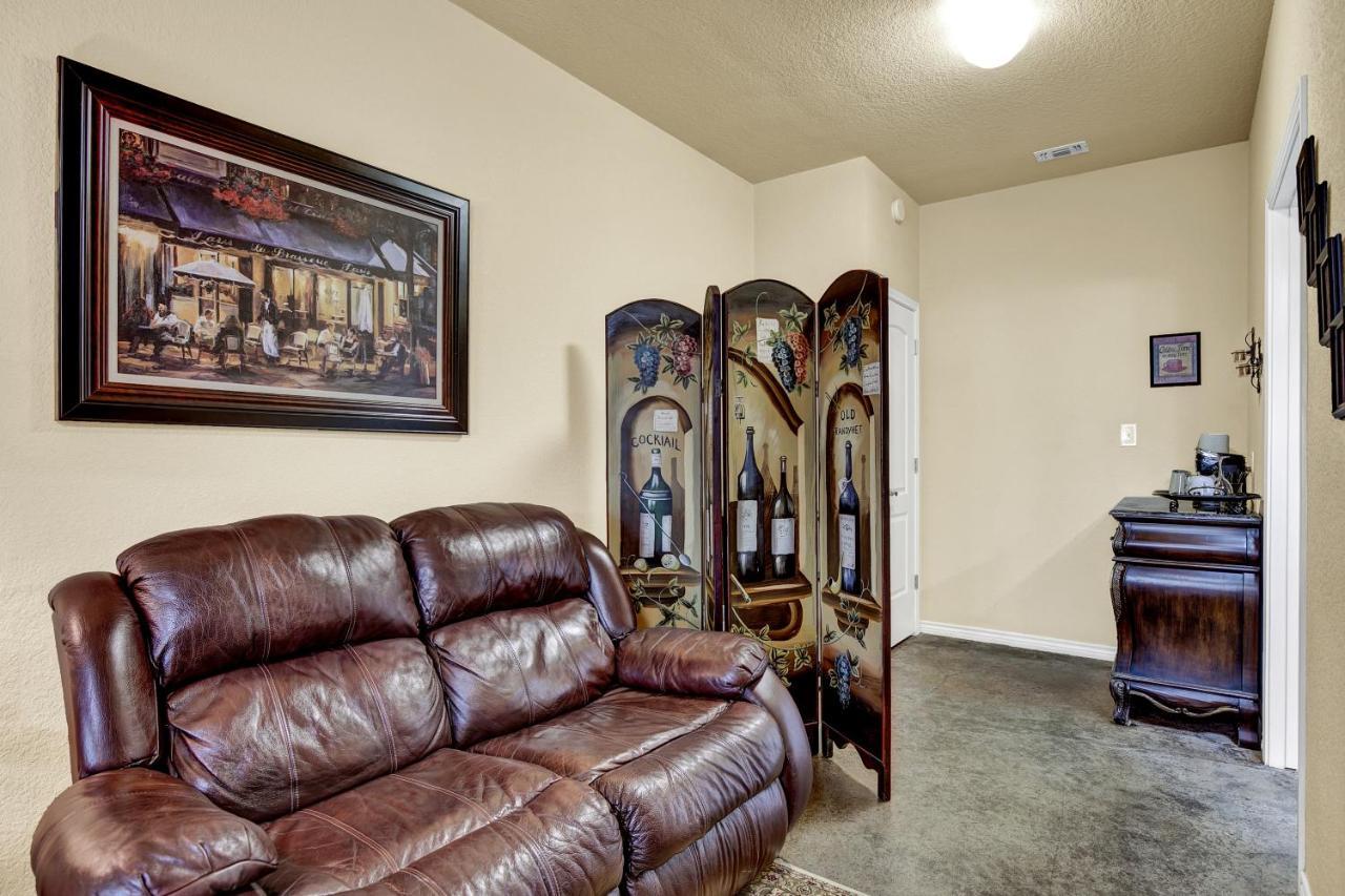 Romantic Oasis With Hot Tub Near Fred And Wineries! Fredericksburg Bagian luar foto