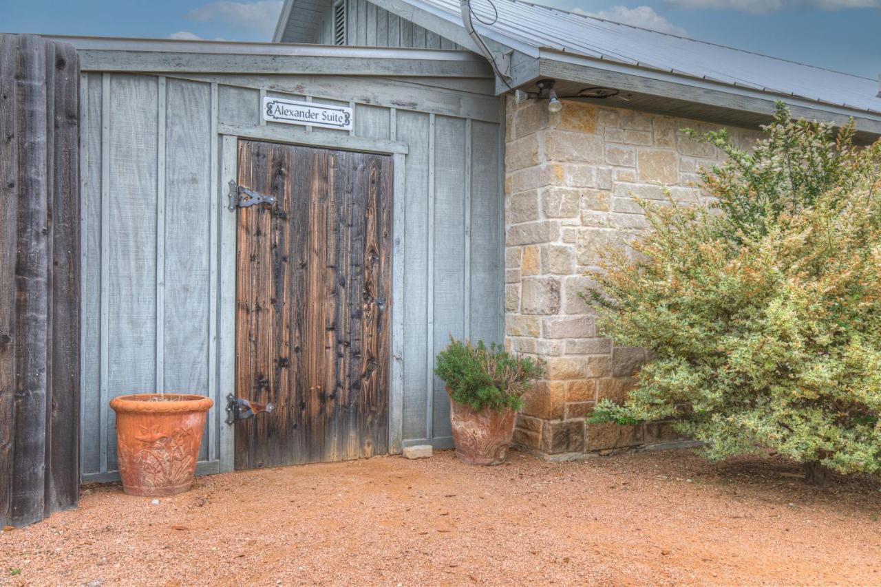 Romantic Oasis With Hot Tub Near Fred And Wineries! Fredericksburg Bagian luar foto