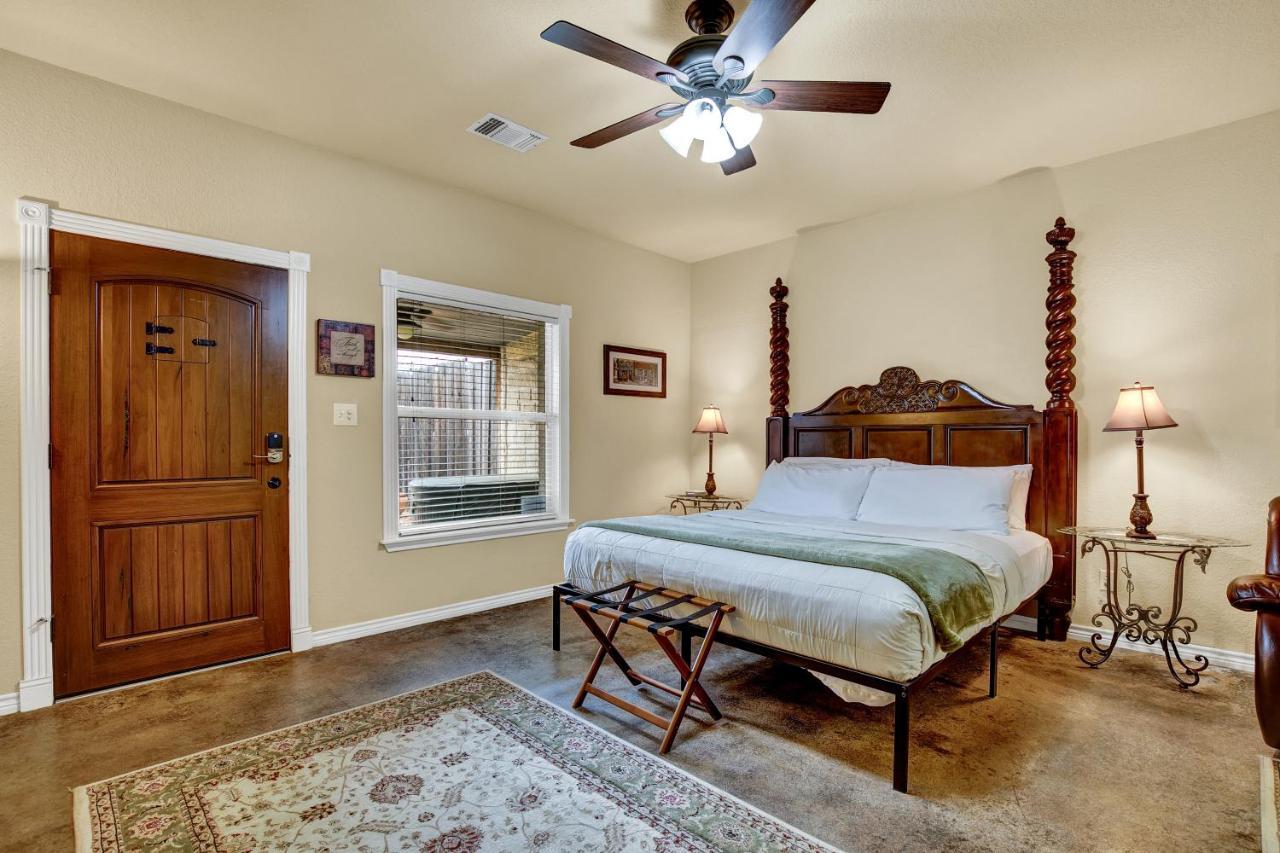 Romantic Oasis With Hot Tub Near Fred And Wineries! Fredericksburg Bagian luar foto