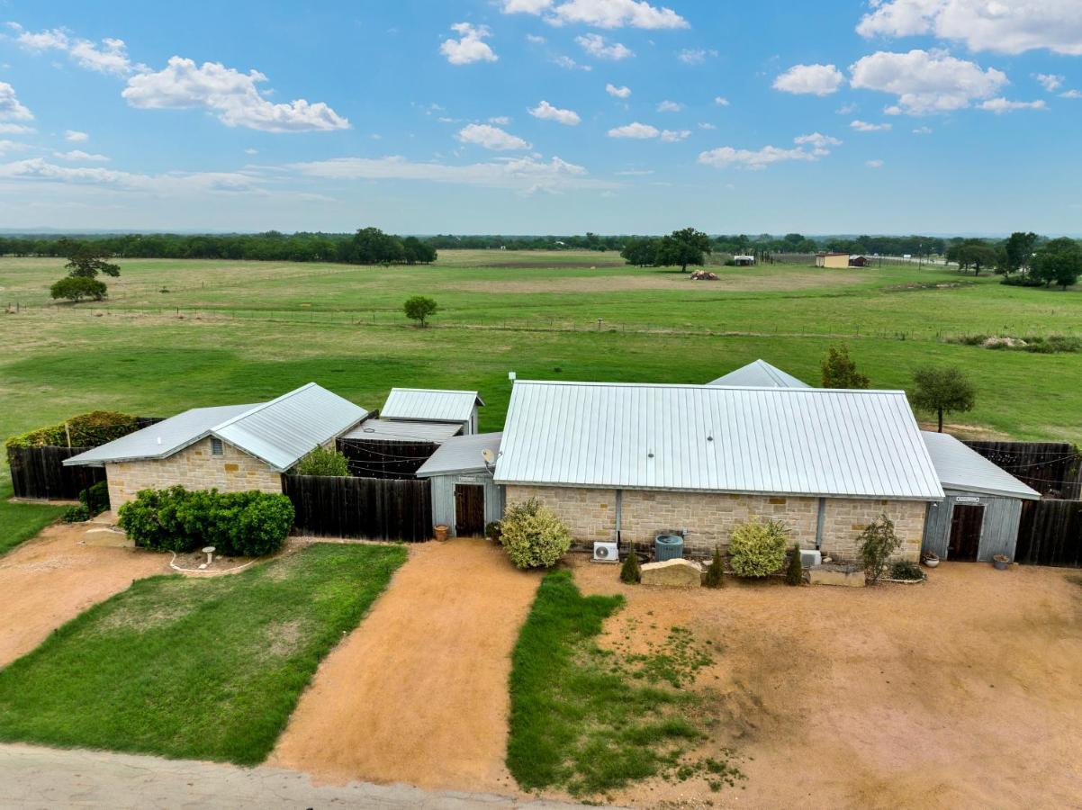 Romantic Oasis With Hot Tub Near Fred And Wineries! Fredericksburg Bagian luar foto