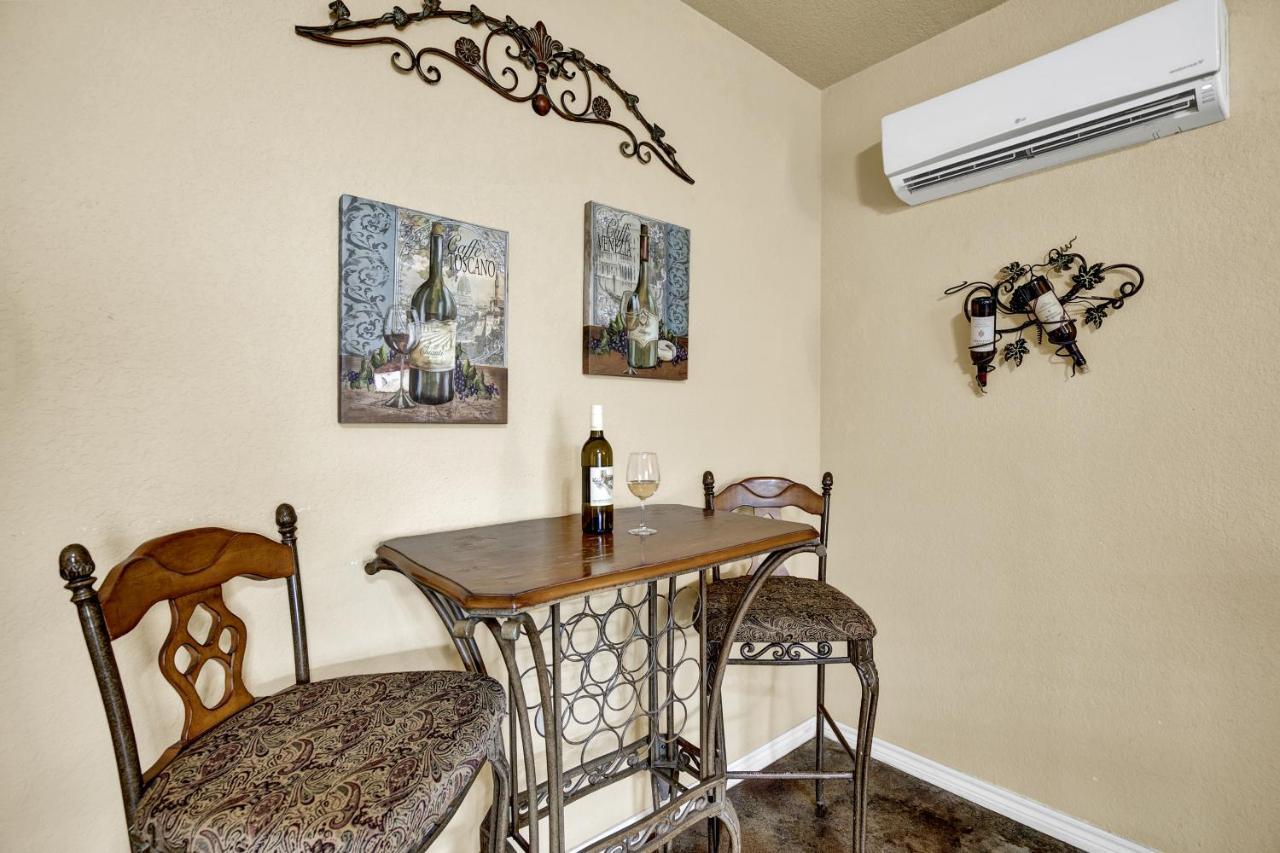 Romantic Oasis With Hot Tub Near Fred And Wineries! Fredericksburg Bagian luar foto